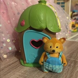 Li’l Woodzeez Fox Figurine with Leaf House